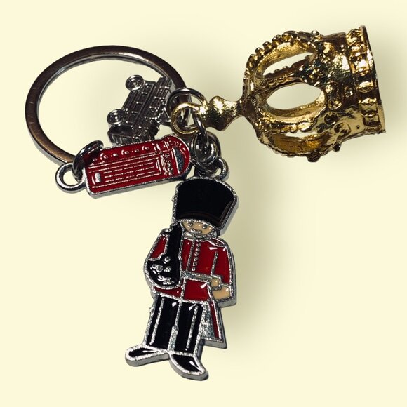 British-Themed Keychain With Crown Guard Bus & Phone Booth Charms - Picture 6 of 6